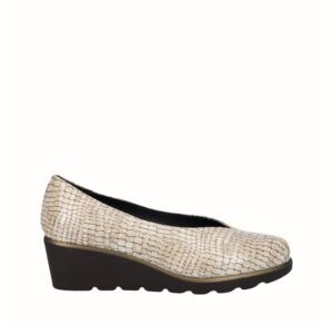 Zapatos de cuña D’Chicas en piel grabada color beig