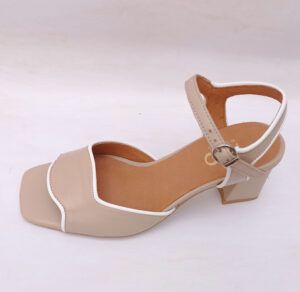 Sandalias para mujer en piel Too by Virus color piedra