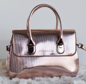 Bolso metalizado Agatha Ruiz de la Prada color rosado