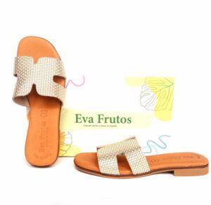 Sandalias planas pala Eva Frutos piel oro
