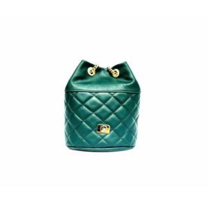 Bolso de piel verde tipo saco con bandolera de cadena