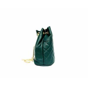 Bolso de piel verde tipo saco con bandolera de cadena