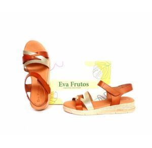 Sandalias de tiras con cuña baja Eva Frutos cuero y oro