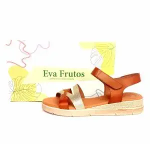 Sandalias de tiras con cuña baja Eva Frutos cuero y oro